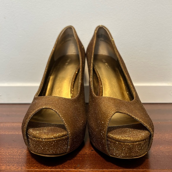 Nine West Gold Glitter Peeptoes - Picture 4 of 8